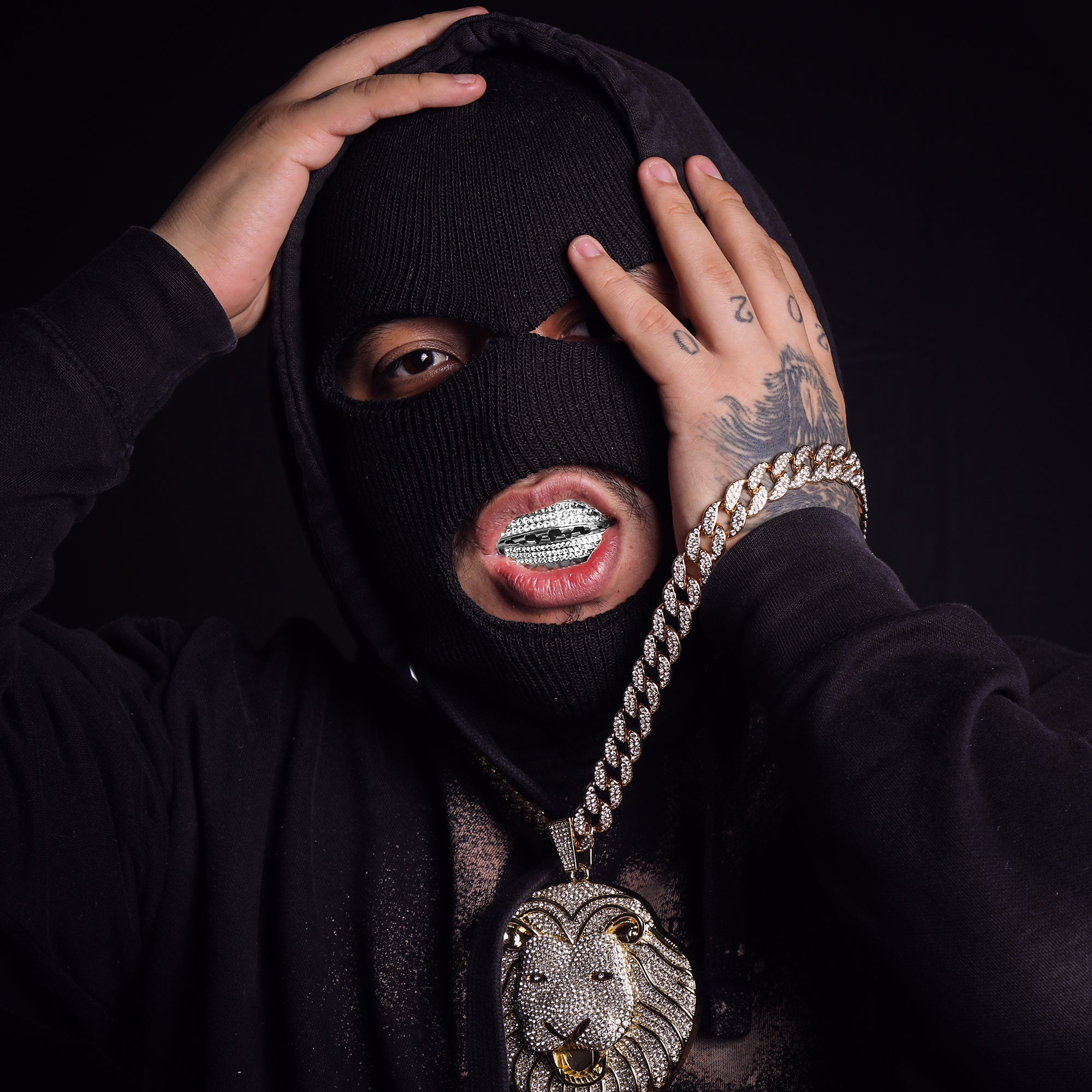 3 ROW 18k WHITE GOLD FULLY ICED TOP & BOTTOM GRILLZ