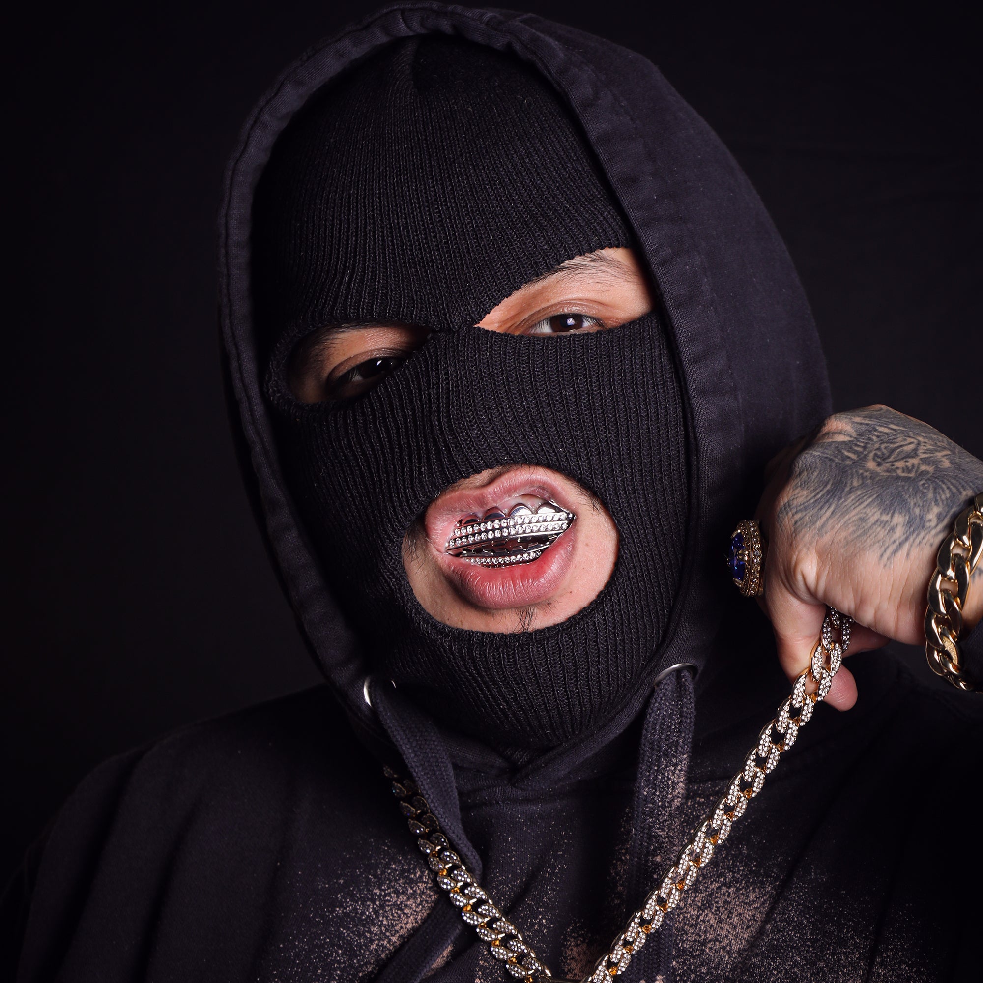 2 ROW 18k WHITE GOLD FULLY ICED TOP & BOTTOM GRILLZ