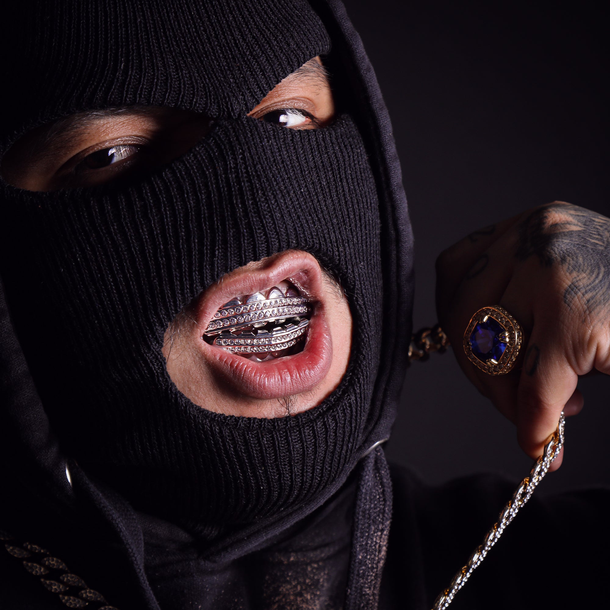 2 ROW 18k WHITE GOLD FULLY ICED TOP & BOTTOM GRILLZ