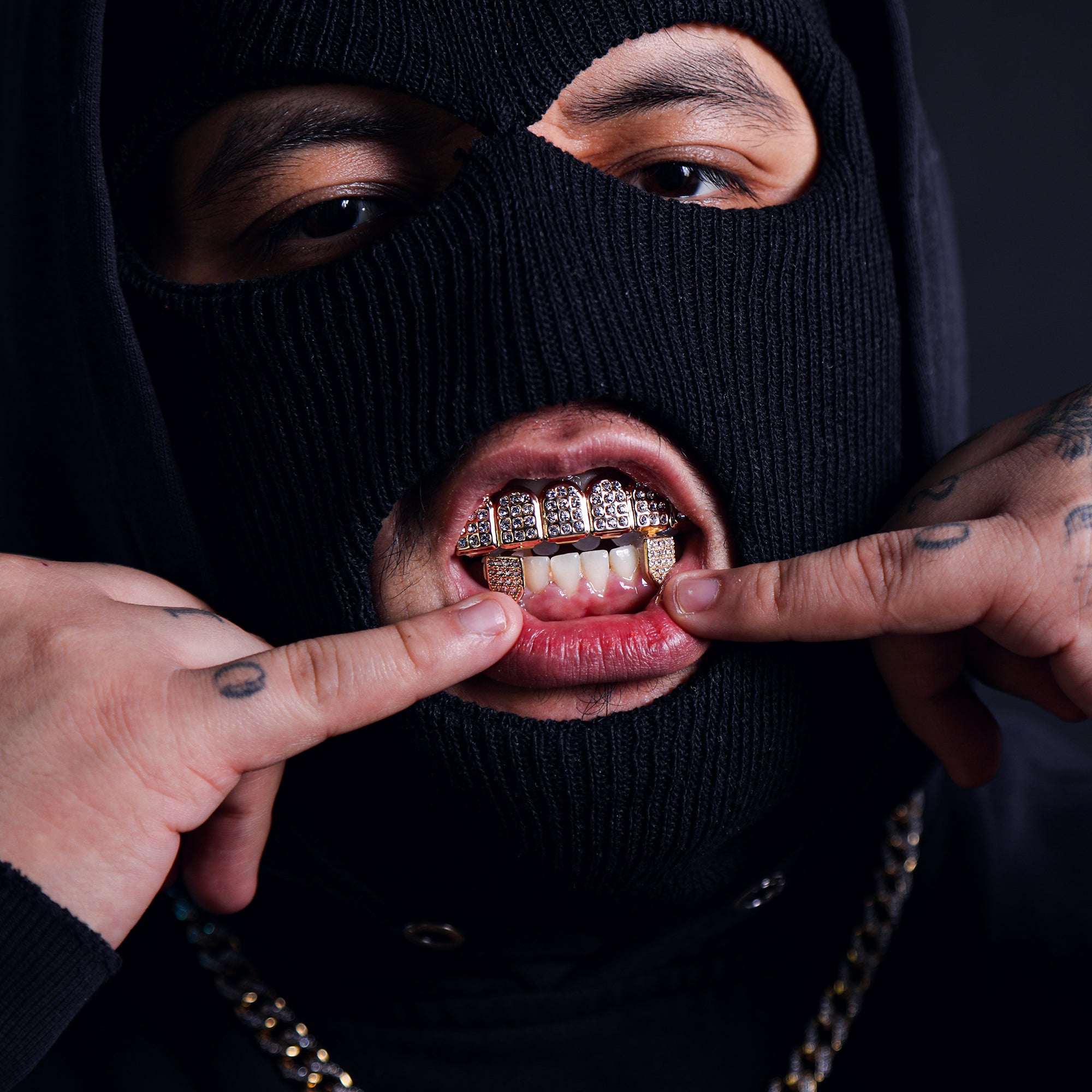 18k GOLD FULLY ICED TOP & SINGLE TOOTH BOTTOM GRILLZ AP