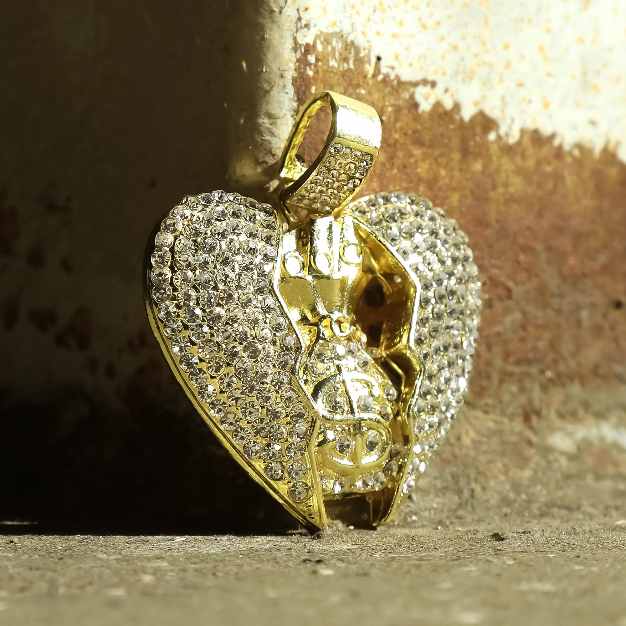 Hip Hop Iced Lab Diamond 18k Gold Plated Broken Heart Money Bag Charm Pendant