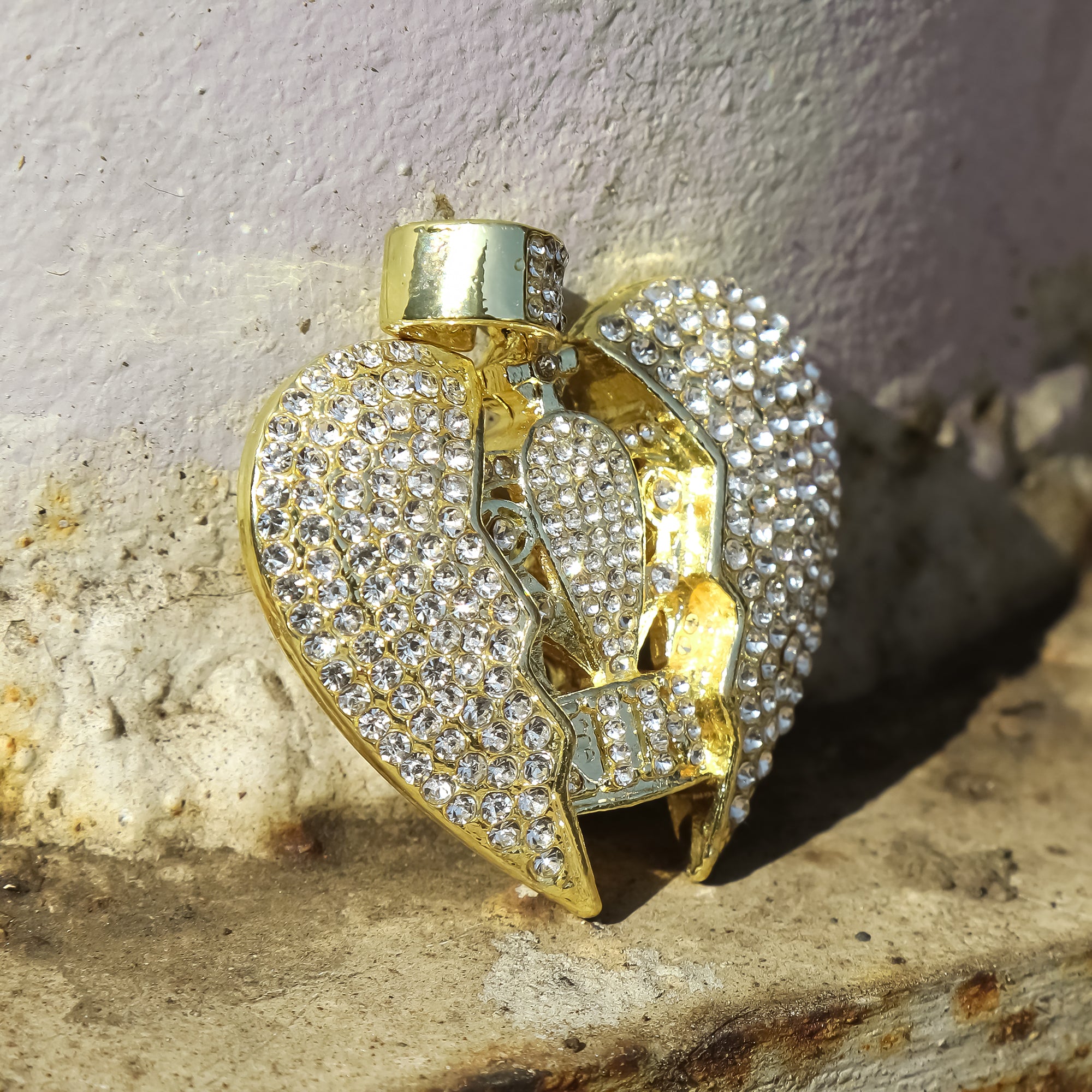 Hip Hop Iced Lab Diamond 18k Gold Plated Broken Heart King Crown Charm Pendant