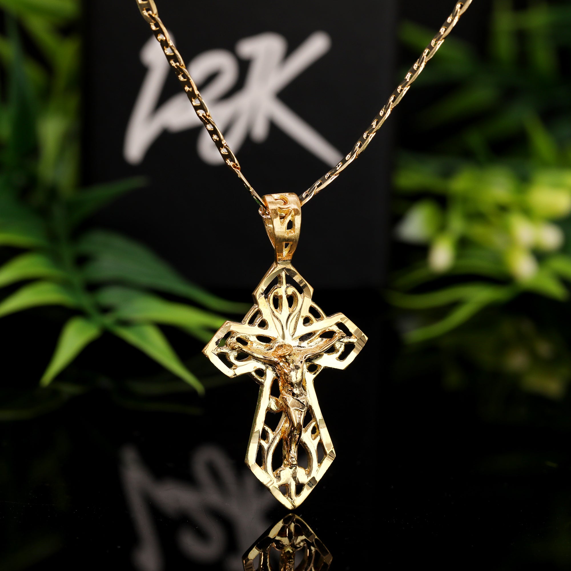 Sharp Cross Pendant Mariner Chain 20" Gold Plated