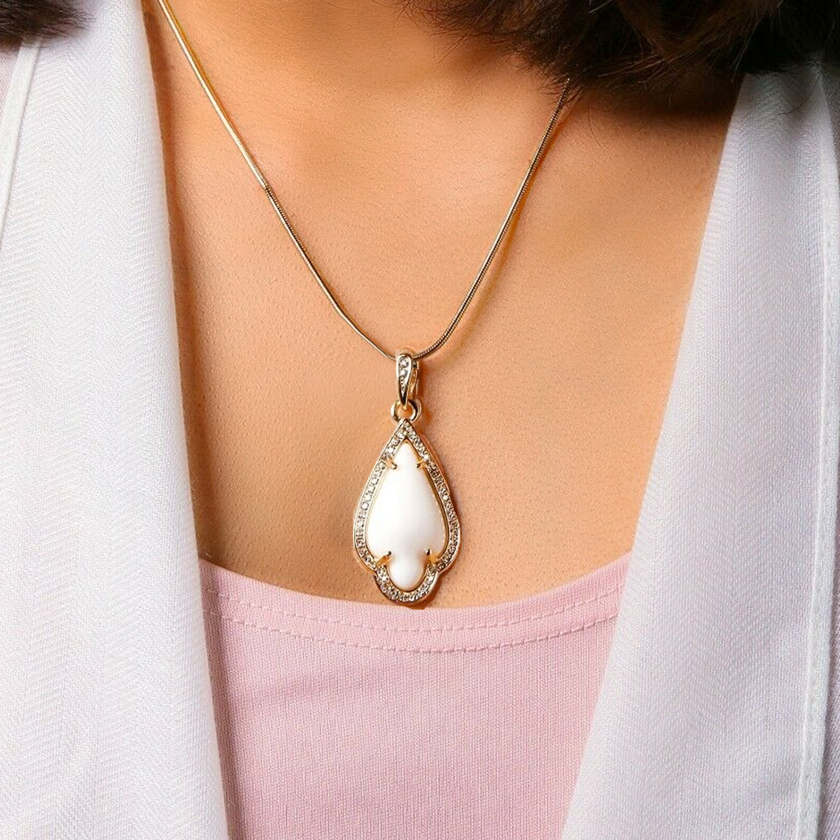 White Women's Pendants 14K Gold Plated Lab Diamond Mounted Curved Tear Resin Jade High Fashion Jewelry Chain Pendant Necklaces