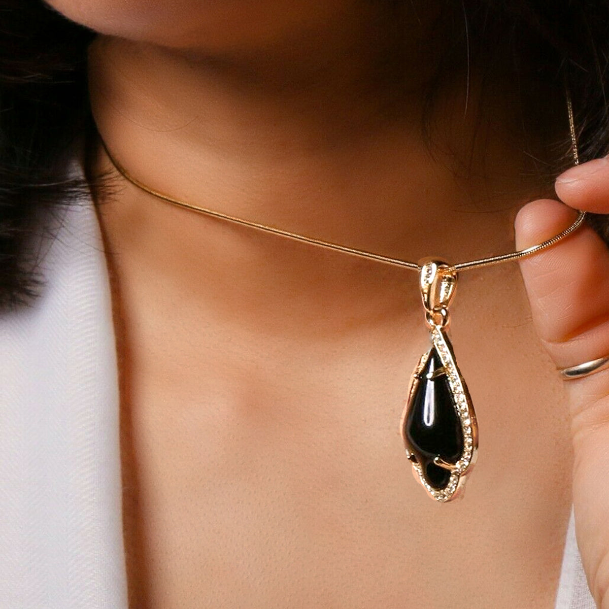 Black Women's Pendants 14K Gold Plated Lab Diamond Mounted Curved Tear Resin Jade High Fashion Jewelry Chain Pendant Necklaces