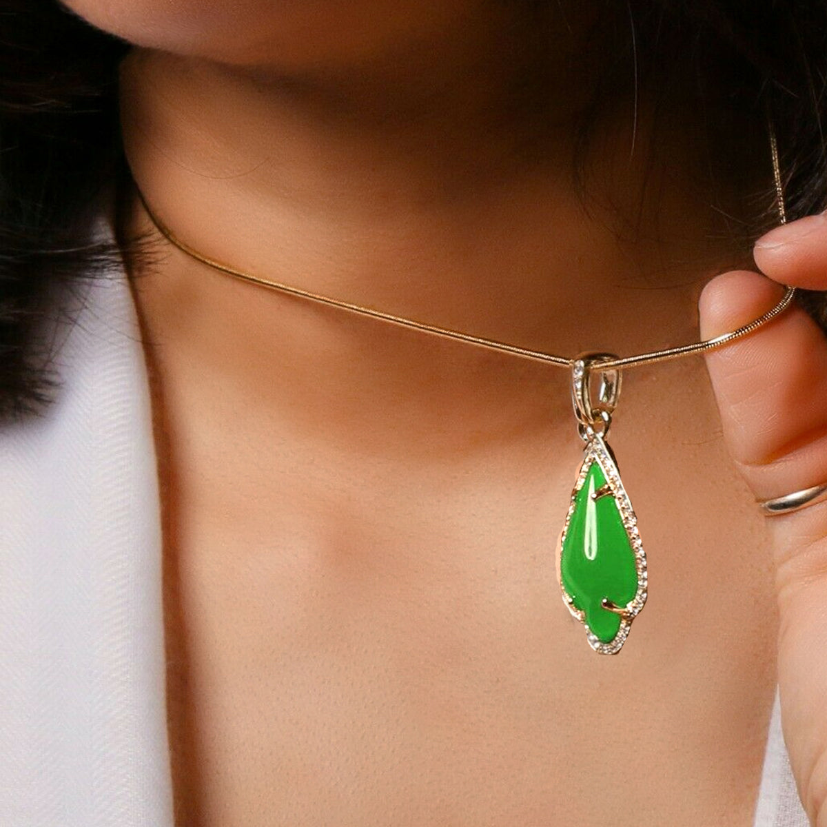 Green Women's Pendants 14K Gold Plated Lab Diamond Mounted Curved Tear Resin Jade High Fashion Jewelry Chain Pendant Necklaces