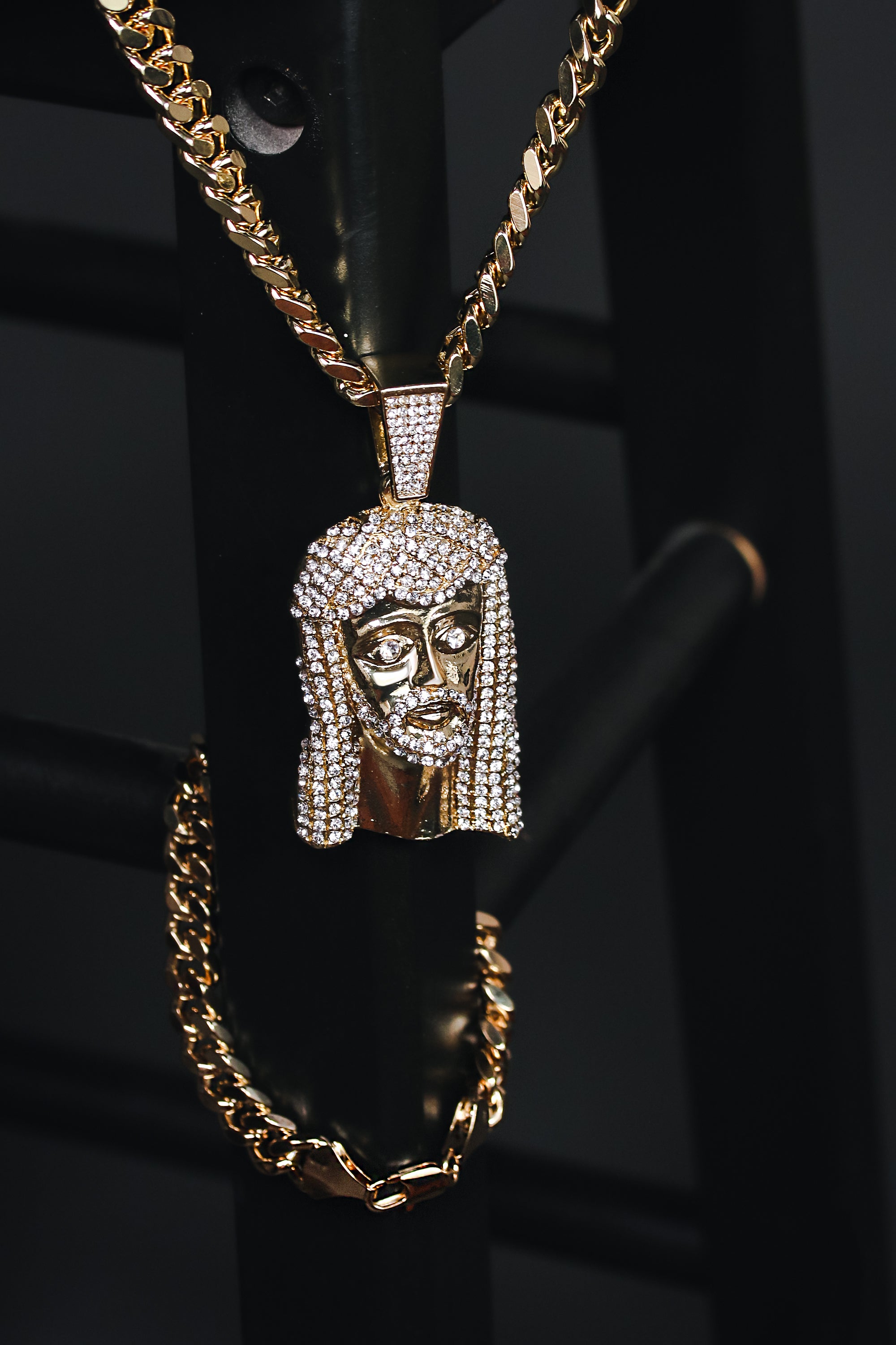 Jesus Peace Face Pendant Set – 10mm Miami Cuban Chain & Bracelet (Gold)