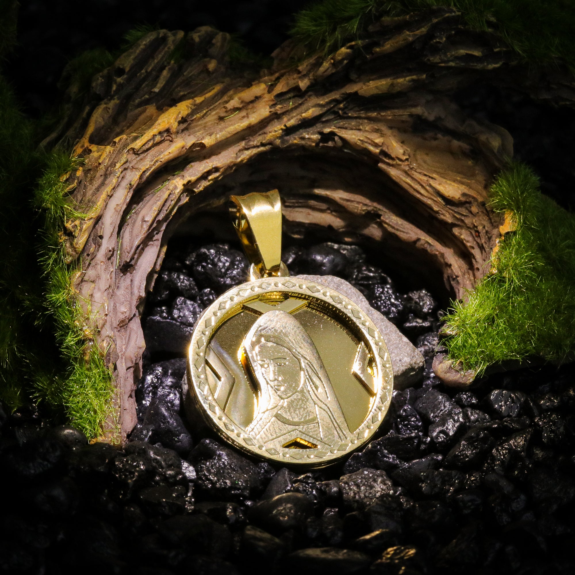 Mary Virgin Medallion Pendant 24" Cuban Chain Hip Hop Style 18k Gold Stainless Steel