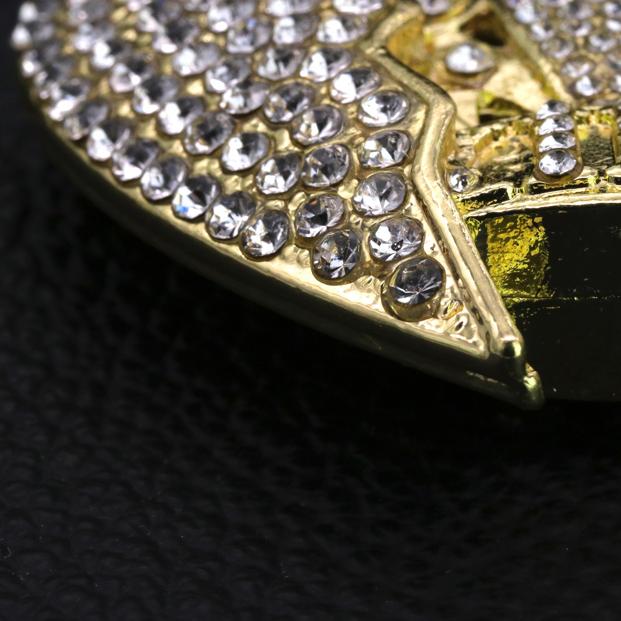 Hip Hop Iced Lab Diamond 18k Gold Plated Broken Heart King Crown Charm Pendant