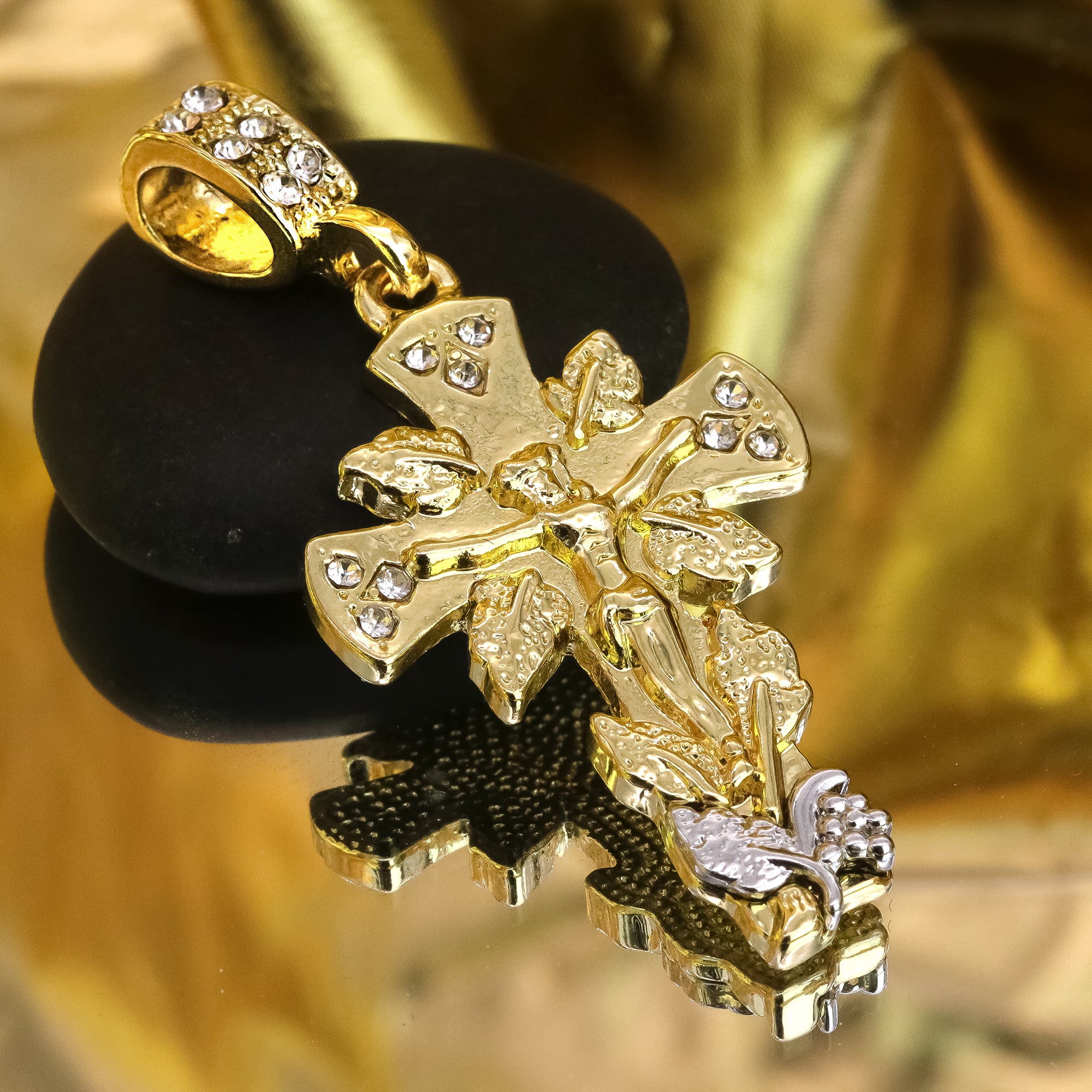 Jesus Leaf Cross Iced Pendant 20" Figaro Chain Hip Hop Style 18k Gold Plated