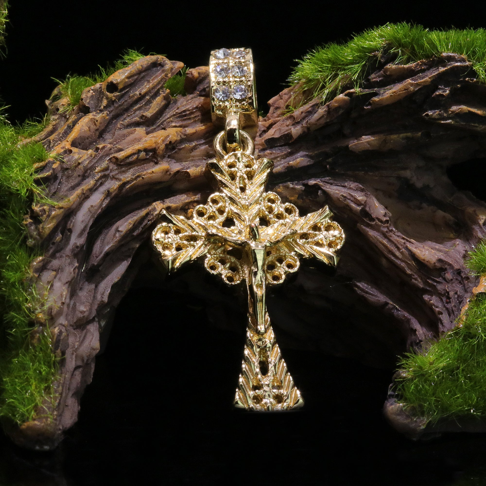 Rose Pattern Jesus Cross Pendant 24" Figaro Chain Hip Hop Style 18k Gold Plated