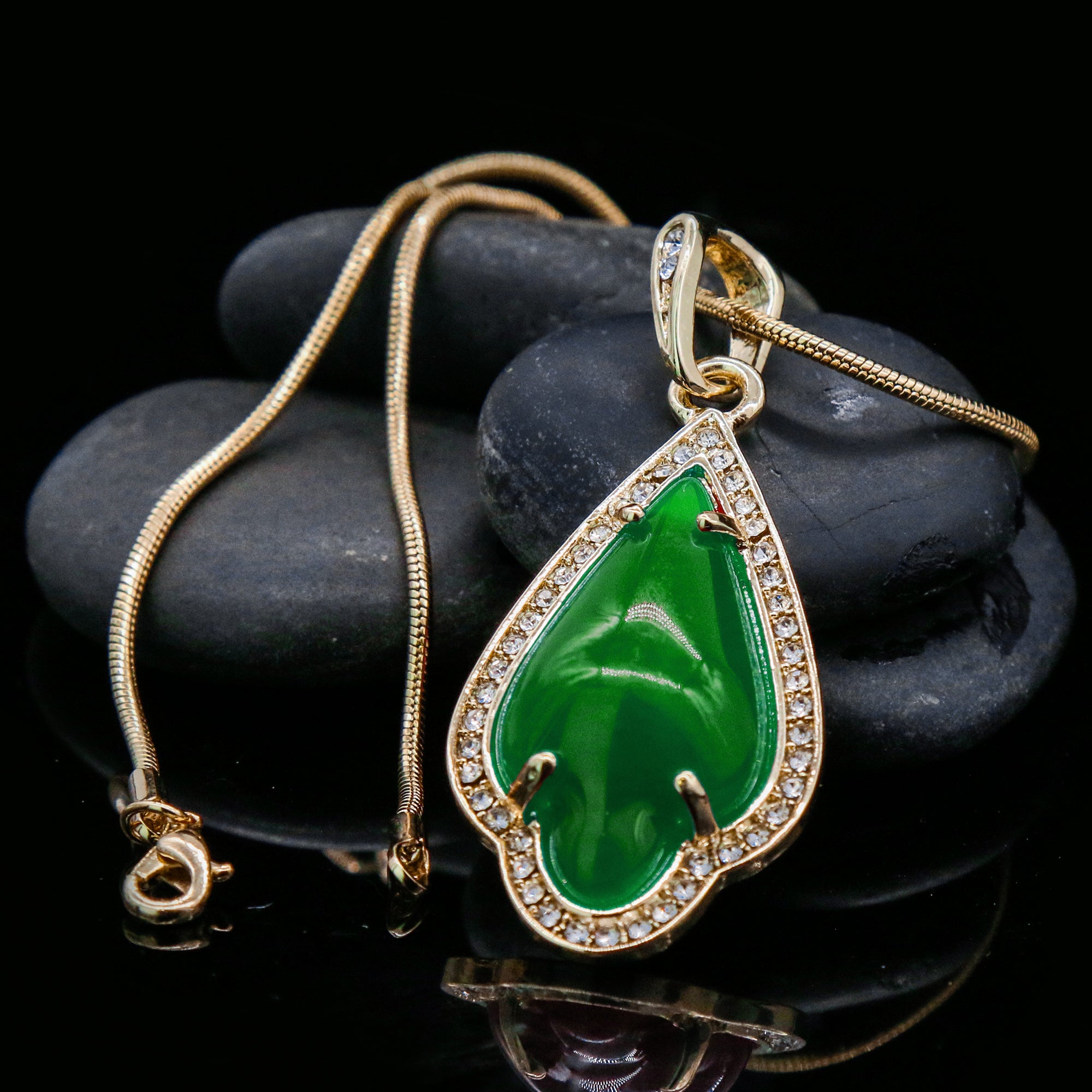 Green Women's Pendants 14K Gold Plated Lab Diamond Mounted Curved Tear Resin Jade High Fashion Jewelry Chain Pendant Necklaces