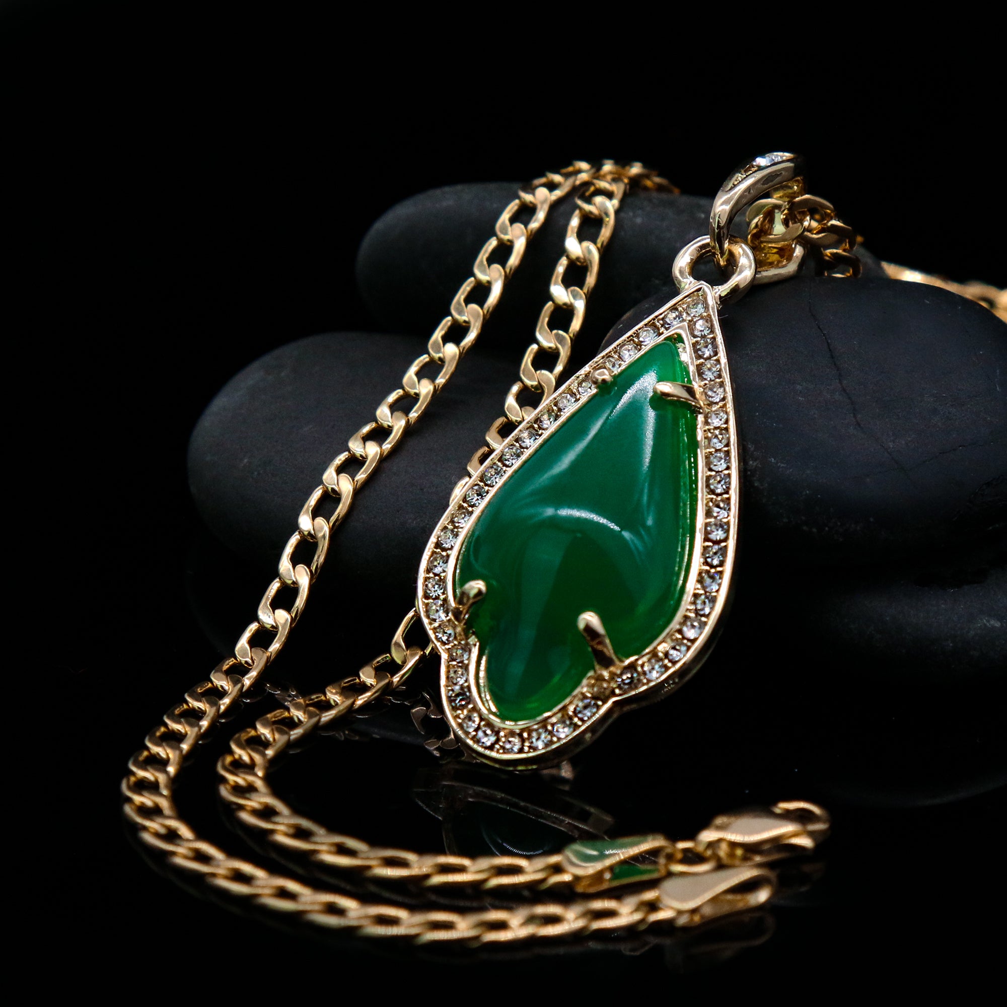 Green Curved Tear Women's Jade Chain Pendant Necklace