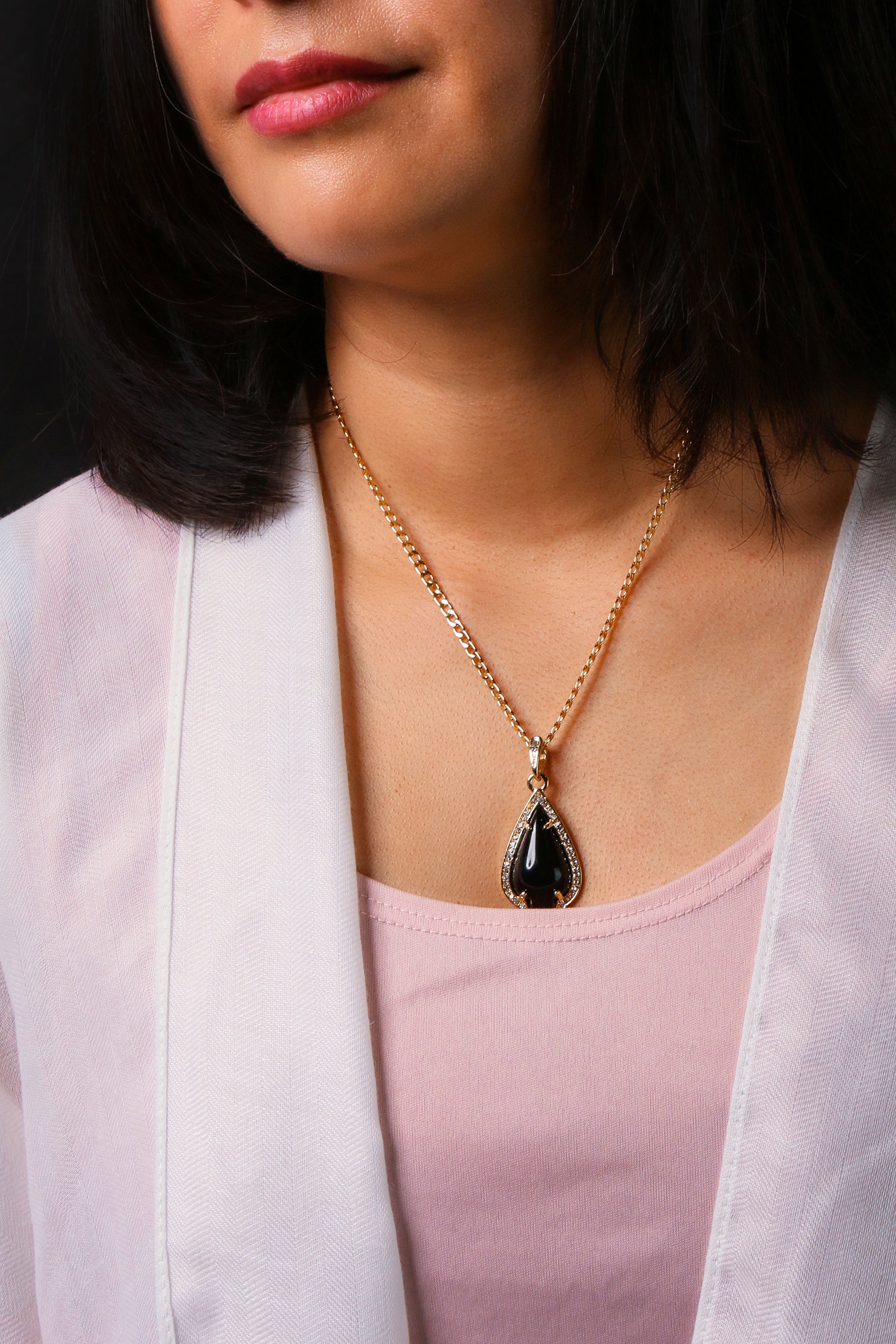 Black Curved Tear Women's Jade Chain Pendant Necklace