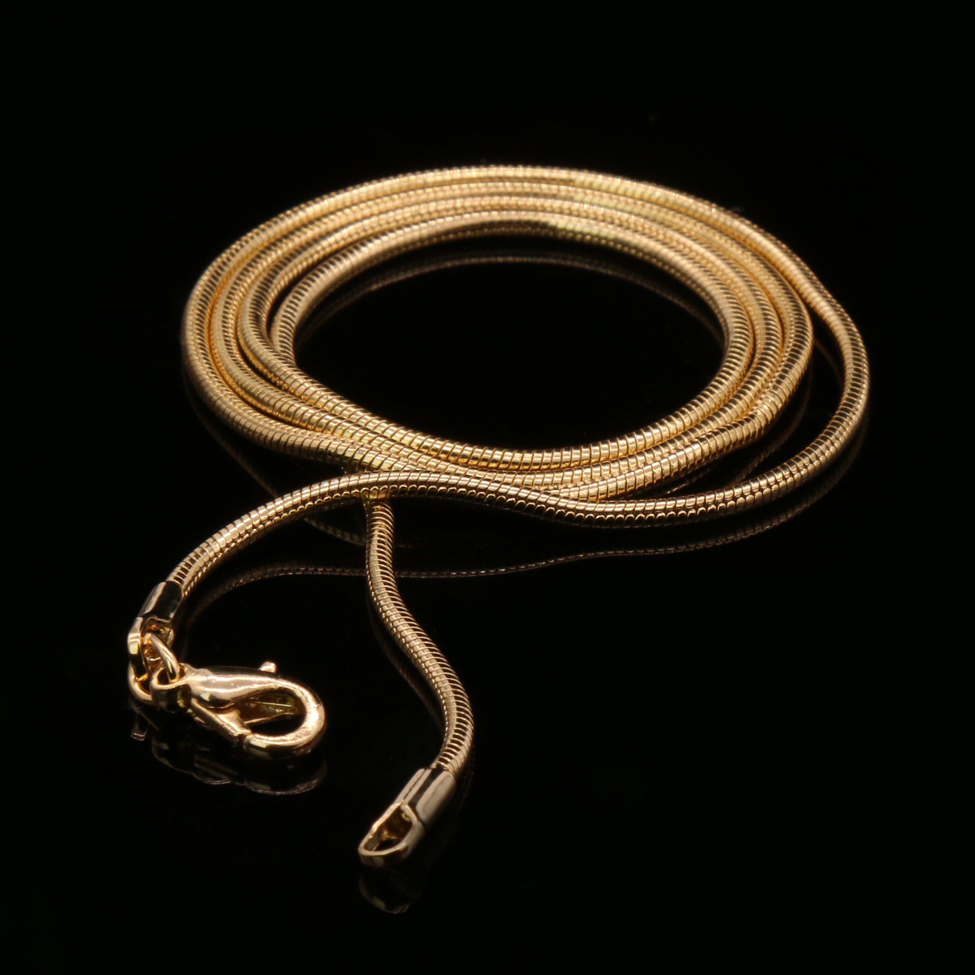 Black Women's Pendants 14K Gold Plated Lab Diamond Mounted Curved Tear Resin Jade High Fashion Jewelry Chain Pendant Necklaces