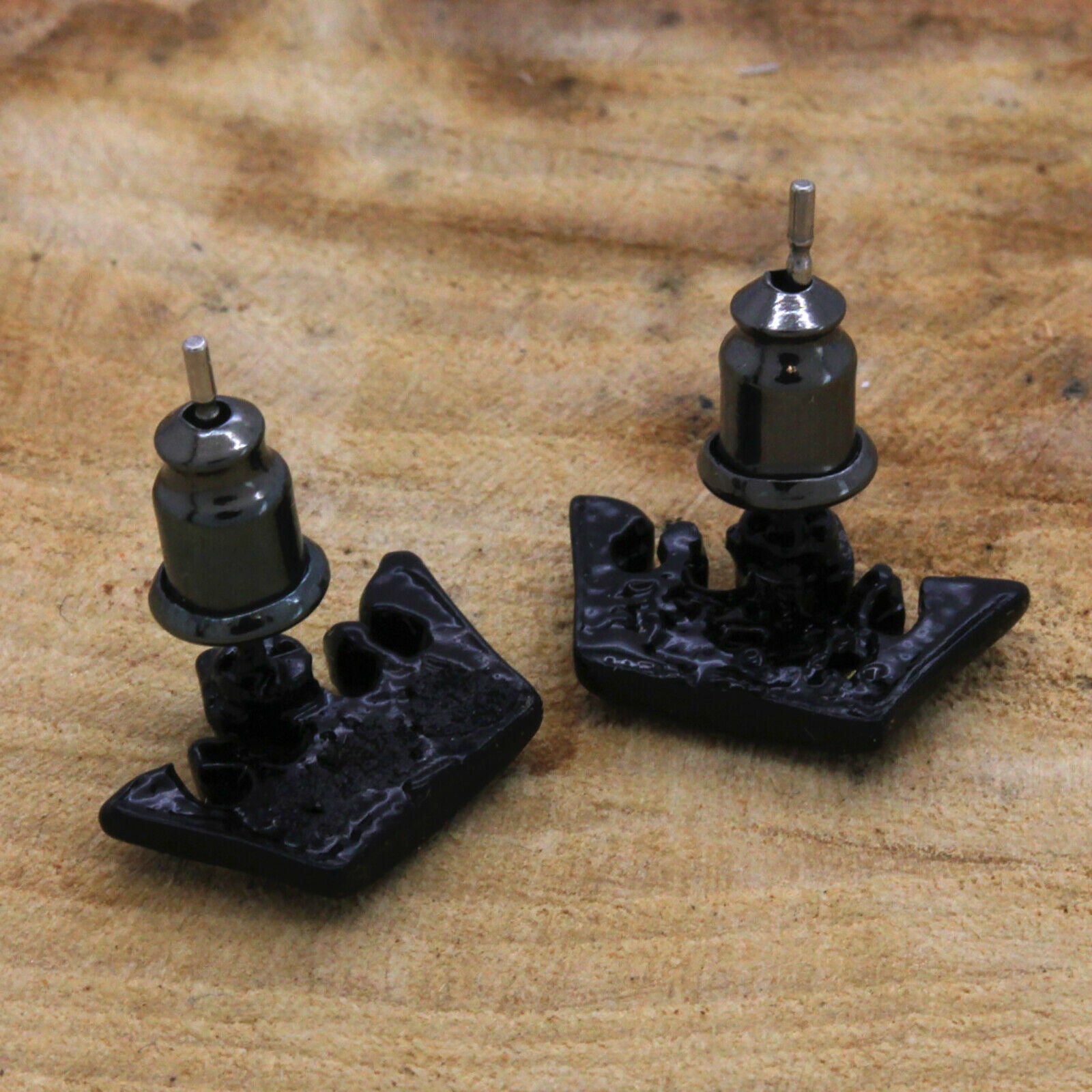 Cz Crown BLACK FILLED EARRINGS