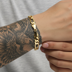 9MM / 9” Figaro Bracelet – Medium Fit-Bold, clean, and timeless