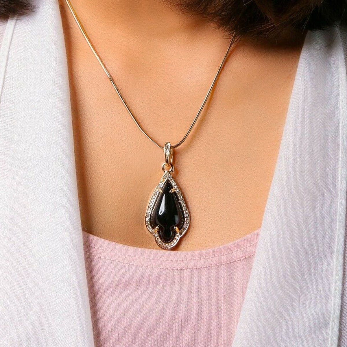 Black Women's Pendants 14K Gold Plated Lab Diamond Mounted Curved Tear Resin Jade High Fashion Jewelry Chain Pendant Necklaces