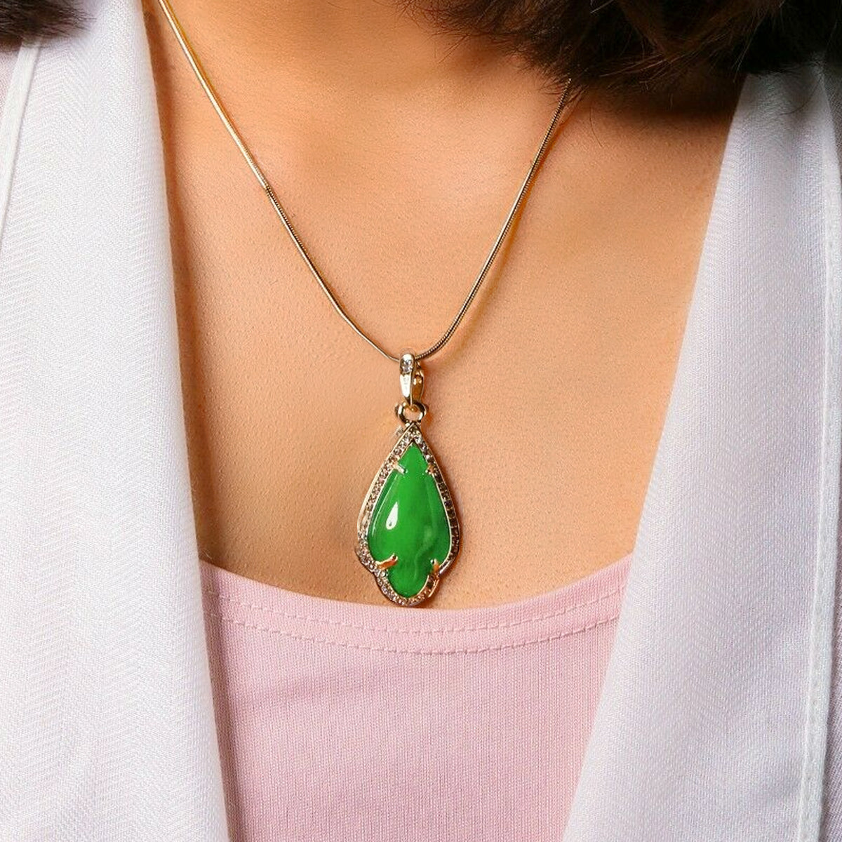 Green Women's Pendants 14K Gold Plated Lab Diamond Mounted Curved Tear Resin Jade High Fashion Jewelry Chain Pendant Necklaces
