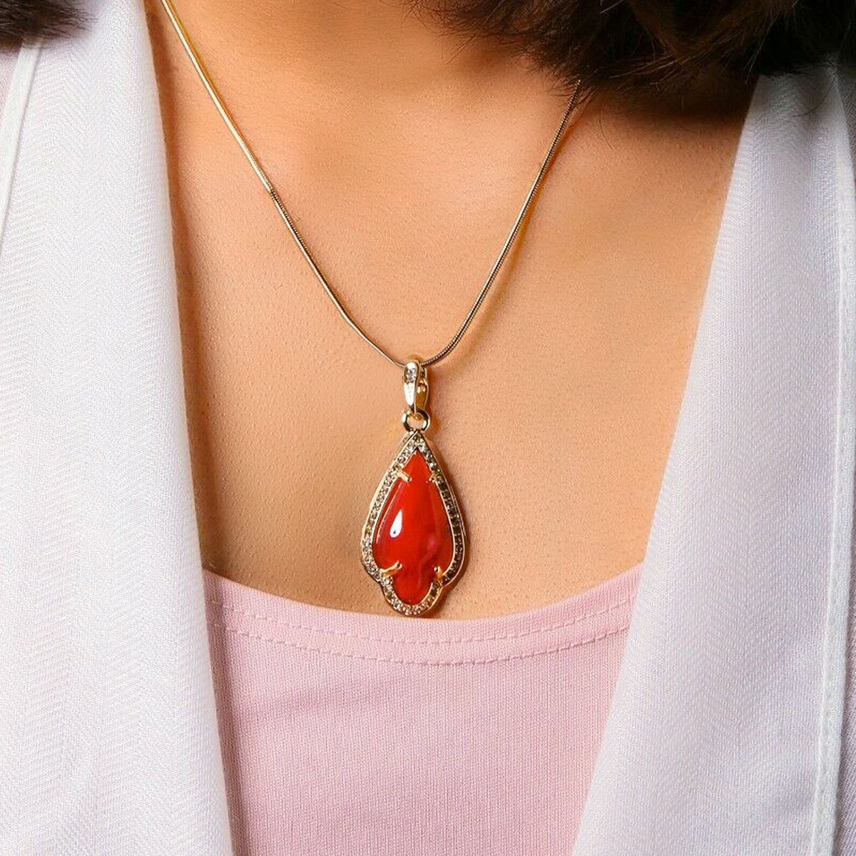 Red Women's Pendants 14K Gold Plated Lab Diamond Mounted Curved Tear Resin Jade High Fashion Jewelry Chain Pendant Necklaces