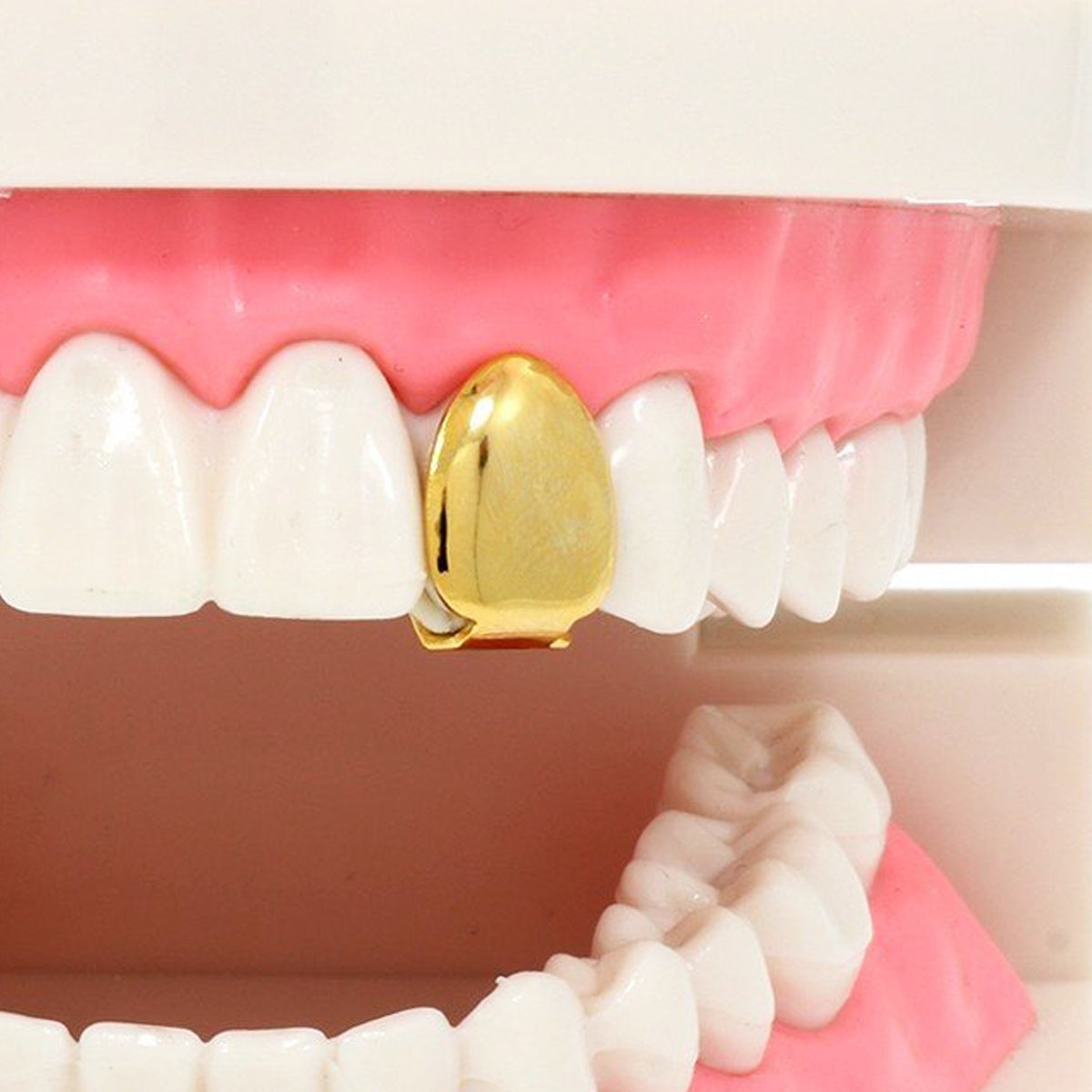 GOLD PLAIN SINGLE TOOTH GRILLZ