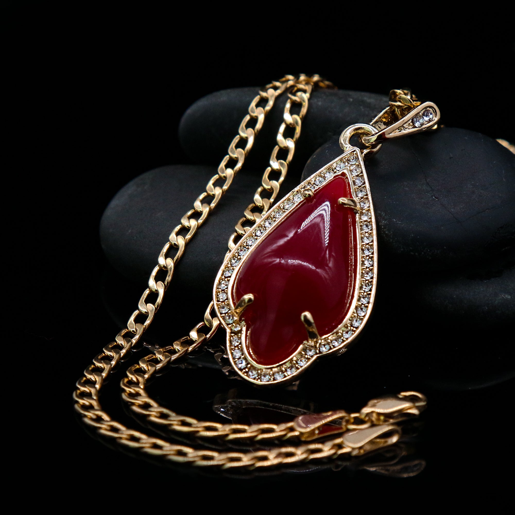 Red Curved Tear Women's Jade Chain Pendant Necklace