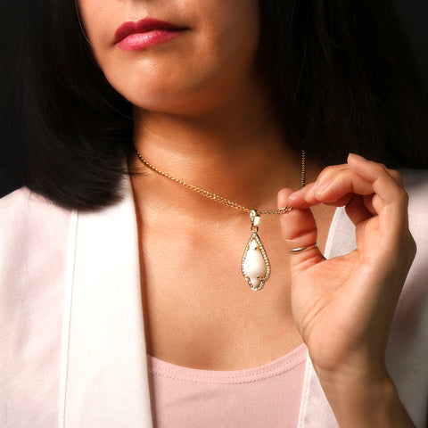 White Curved Tear Women's Jade Chain Pendant Necklace